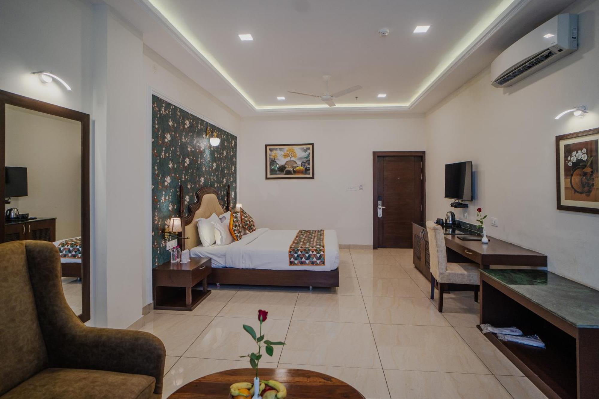 The Courtyard - Beyond Bar & Club Hotel Удайпур Екстериор снимка