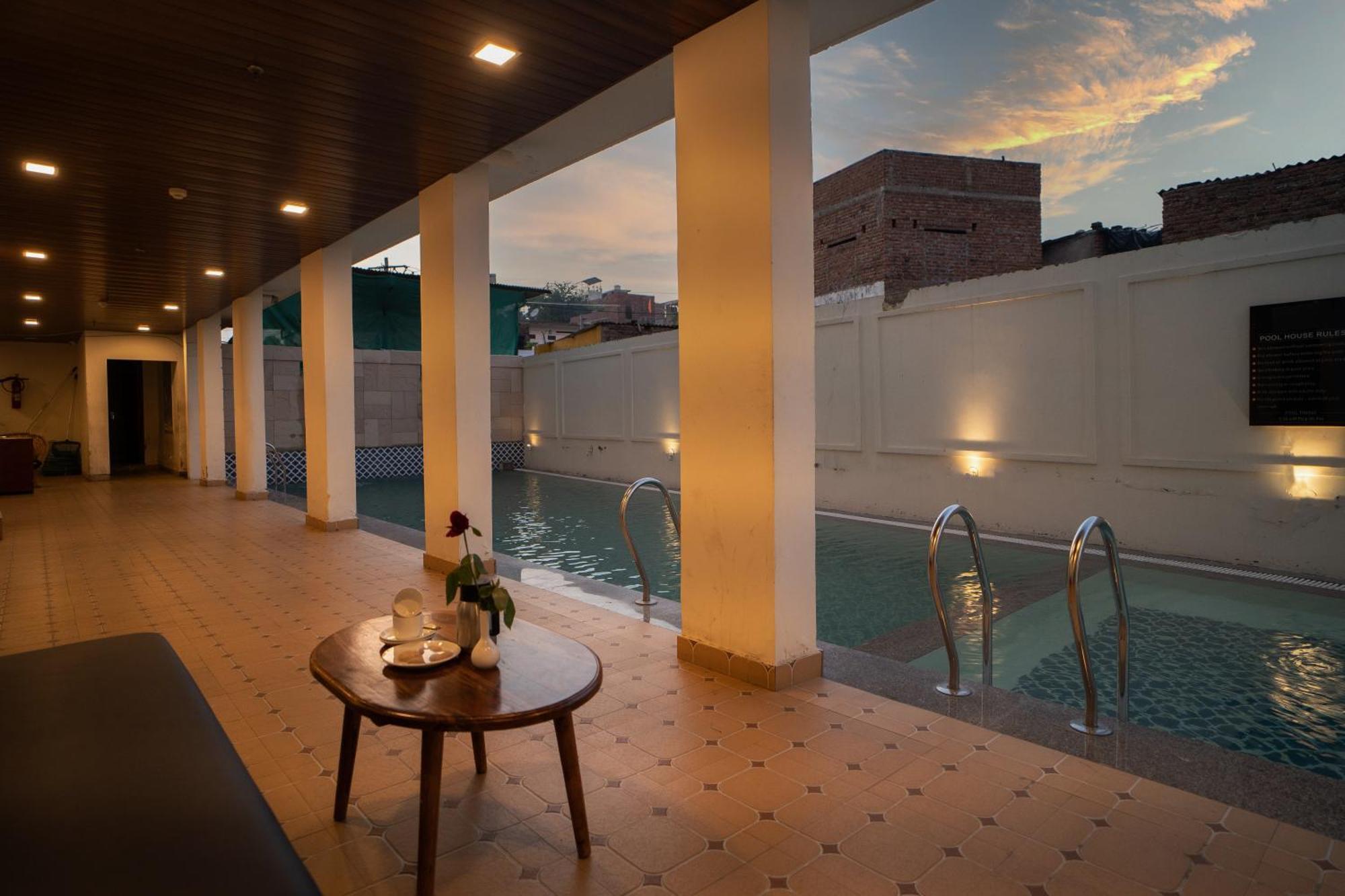 The Courtyard - Beyond Bar & Club Hotel Удайпур Екстериор снимка