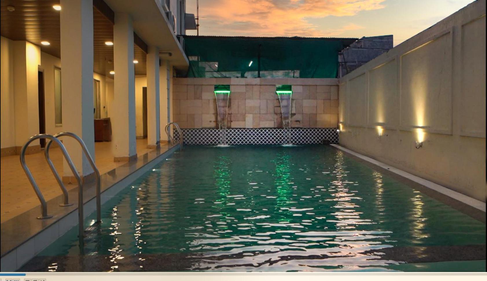 The Courtyard - Beyond Bar & Club Hotel Удайпур Екстериор снимка