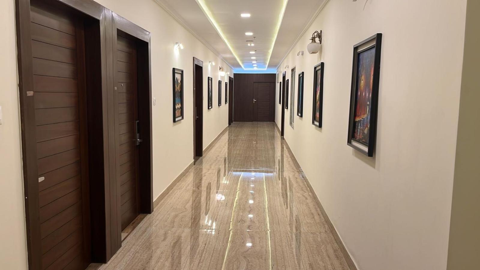 The Courtyard - Beyond Bar & Club Hotel Удайпур Екстериор снимка